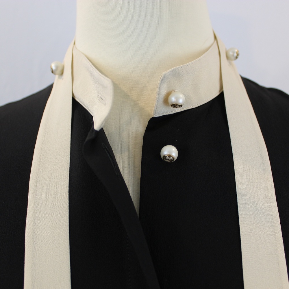 Gucci silk black blouse with ivory ruffle trim - Picture 3 of 8